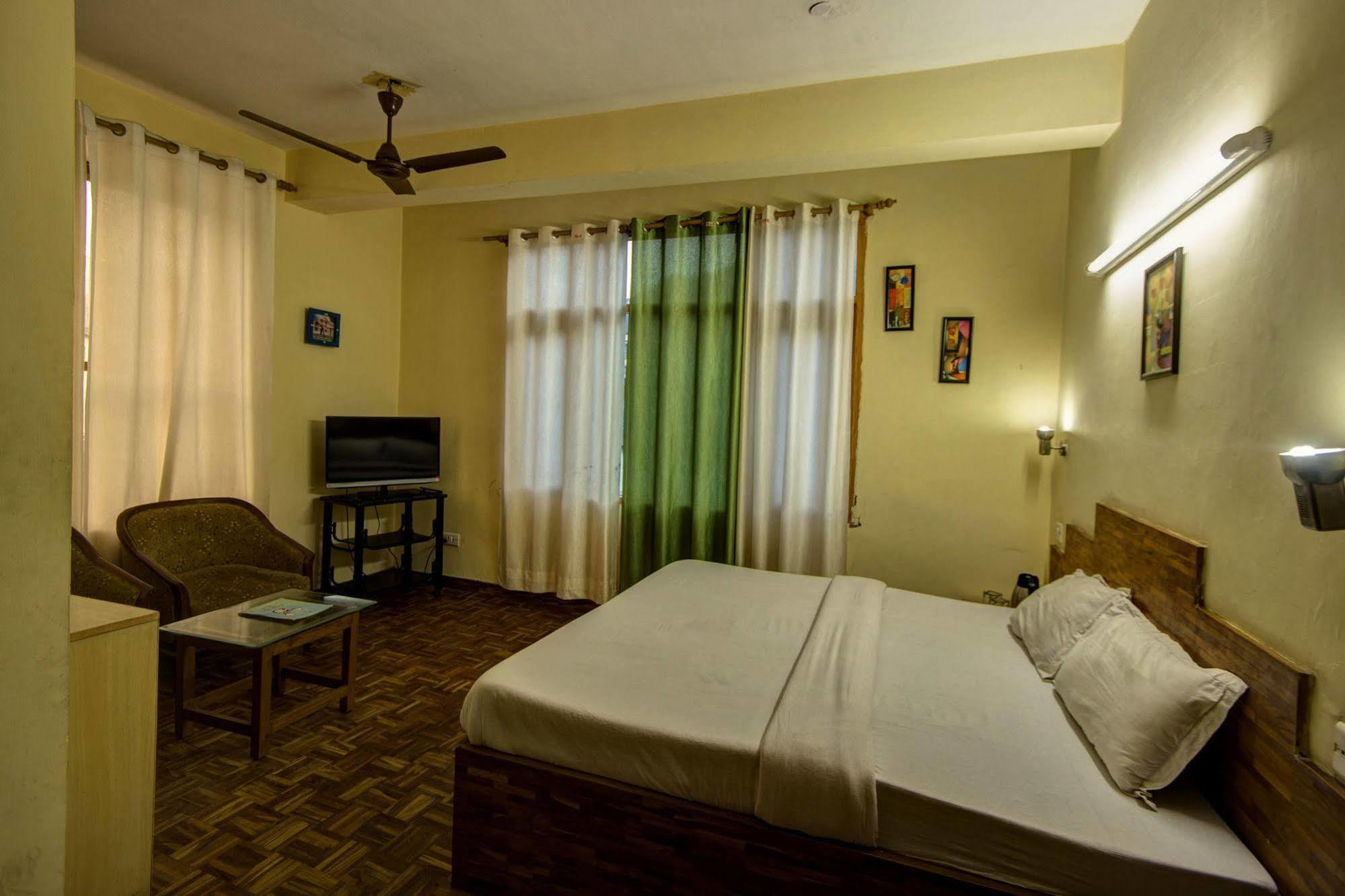 Kalinga Grand Hotel Manāli Exteriér fotografie